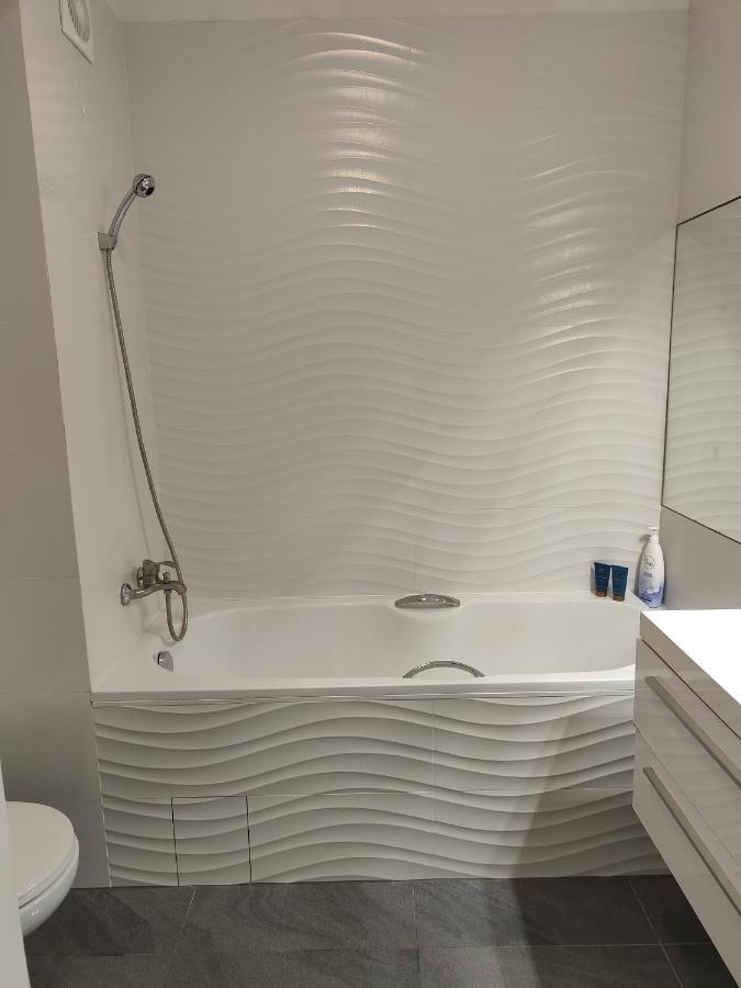 Dom Dabrowka Poznan Appartement Paledzie Buitenkant foto